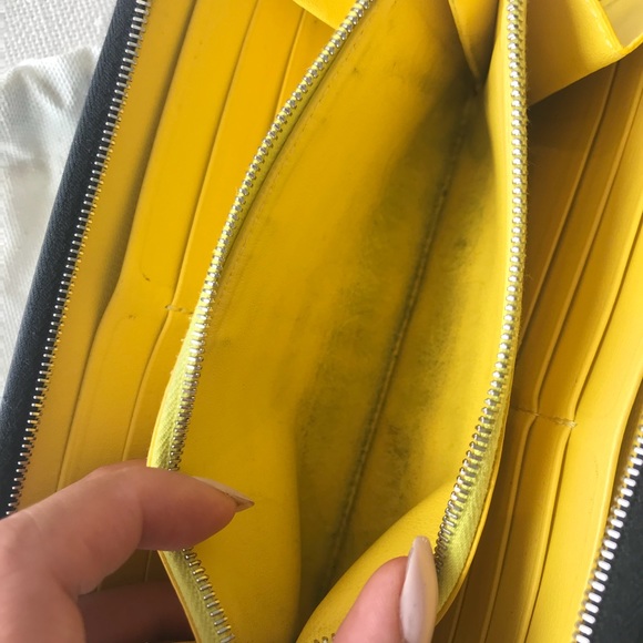 Celine calfskin large lip around multifunction - Picture 7 of 8